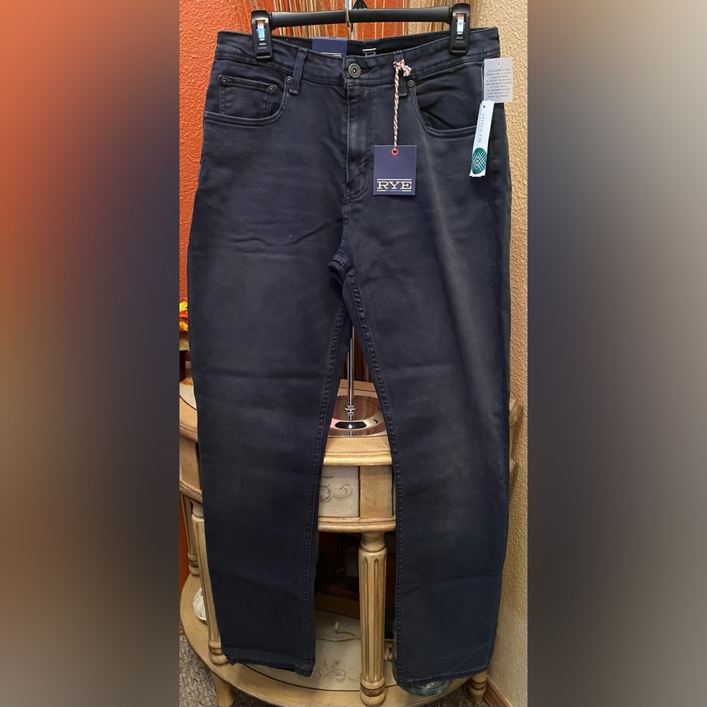 NEW- Rye Men's Athletic Fit Indigo Straight Jeans. 33x32